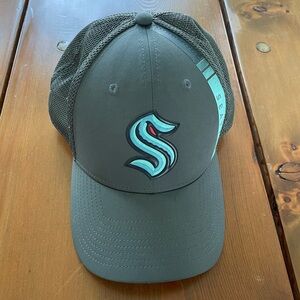 Seattle Kraken Fanatics Authentic Pro Ice SnapBack Baseball Cap Trucker Hat Gray